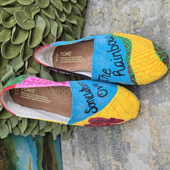 TOMS Wizard of Oz Slip-OnsAlpargata Custom Painted Size 7.5
